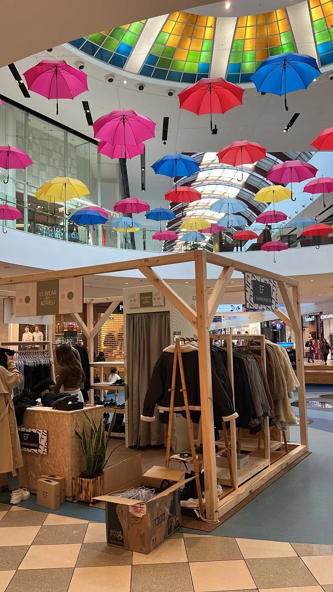 Re:Wear pop-up under the umbrella installation