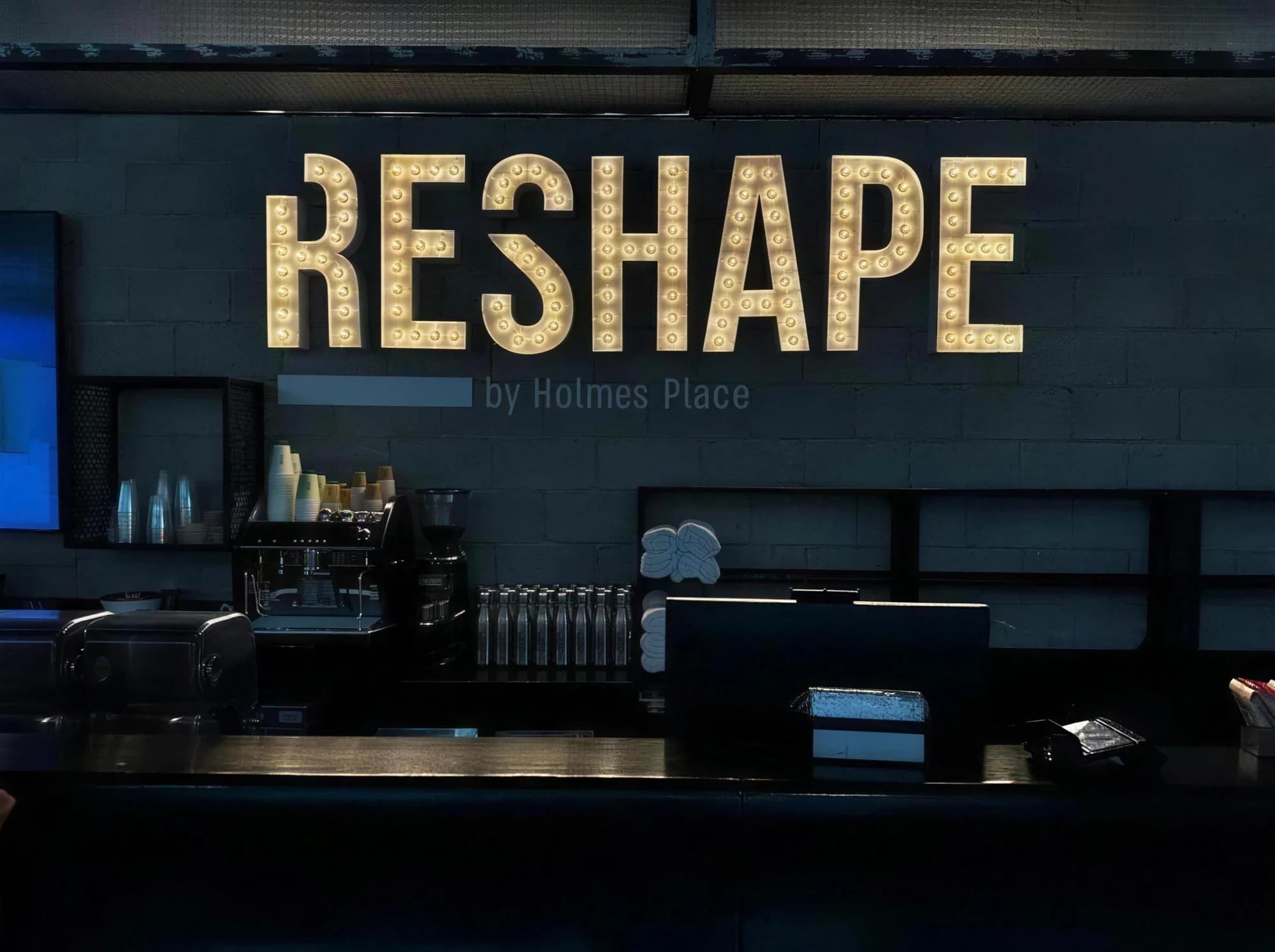 שלט קיר מואר של Reshape